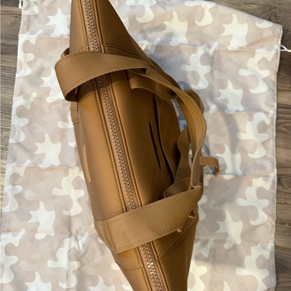 Dagne Dover medium carryall Camel Tote Bag - Picture 2 of 5